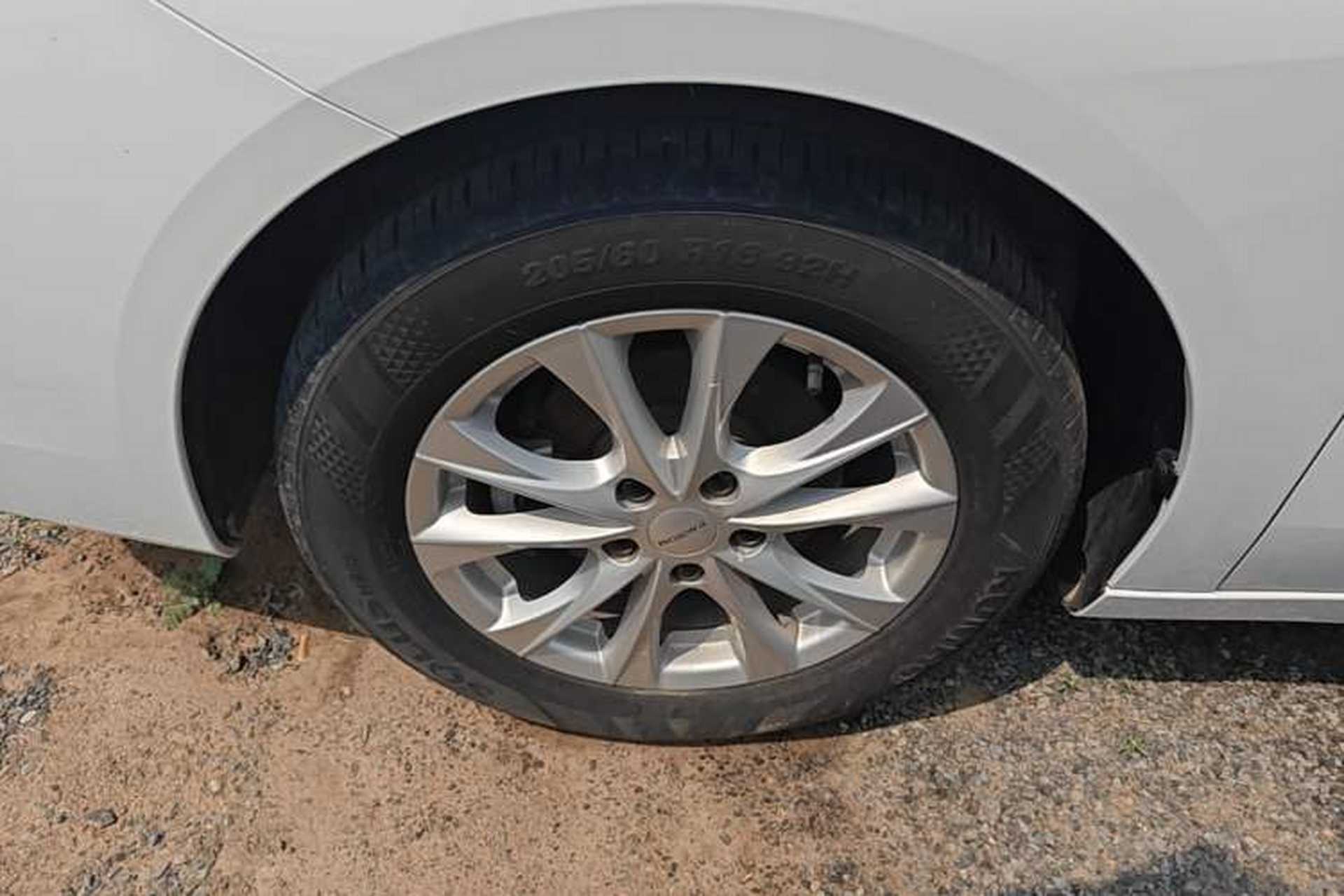 Used Roewe i5 2023 1.5L CVT Luxury Edition Left Front Wheel Hub