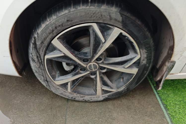 Used Roewe i5 2023 1.5L CVT Luxury Edition Left Front Wheel Hub