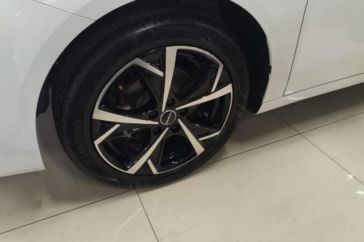 Used Roewe i5 2023 1.5L CVT Luxury Edition Left Front Wheel Hub