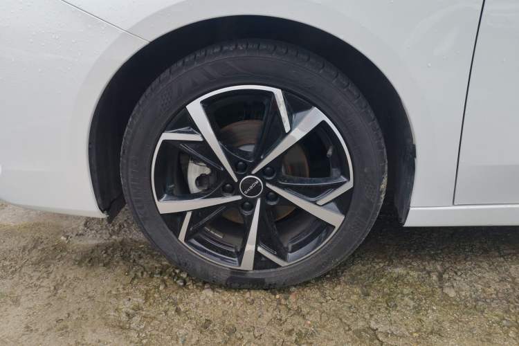 Used Roewe i5 2023 1.5L CVT Luxury Edition Left Front Wheel Hub