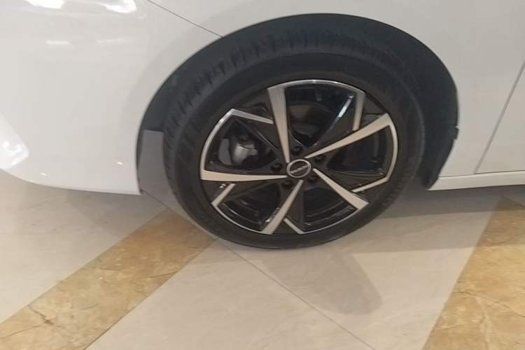Used Roewe i5 2023 1.5L CVT Luxury Edition Left Front Wheel Hub