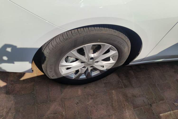 Used Roewe i5 2023 1.5L CVT Luxury Edition Left Front Wheel Hub