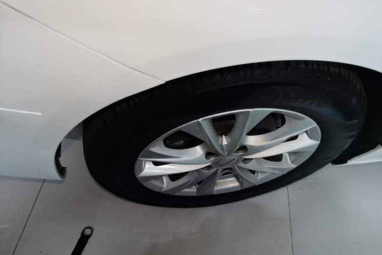 Used Roewe i5 2023 1.5L CVT Luxury Edition Left Front Wheel Hub