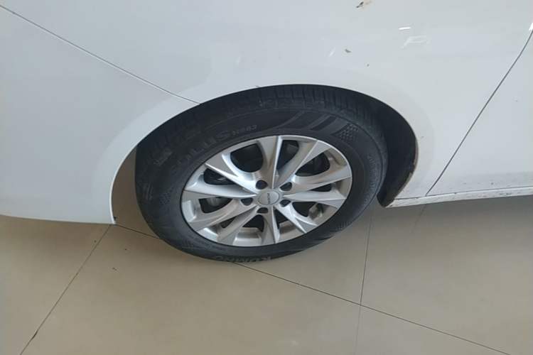 Used Roewe i5 2023 1.5L CVT Luxury Edition Left Front Wheel Hub