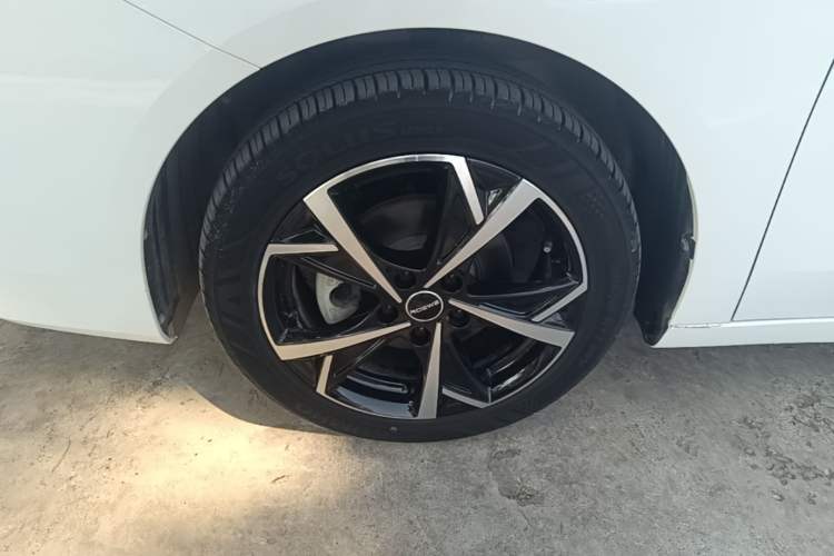 Used Roewe i5 2023 1.5L CVT Luxury Edition Left Front Wheel Hub