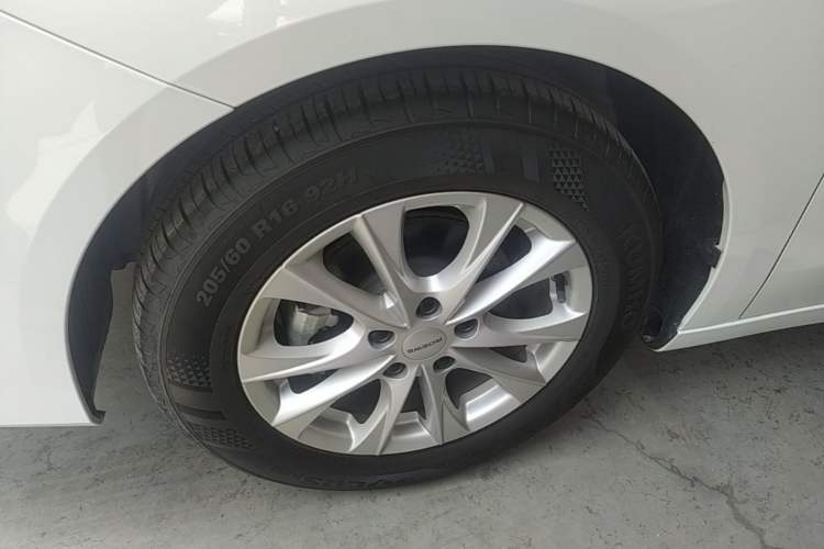 Used Roewe i5 2023 1.5L Manual Comfort Edition Left Front Wheel Hub