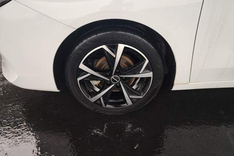 Used Roewe i5 2023 1.5L CVT Flagship Edition Left Front Wheel Hub