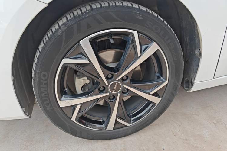 Used Roewe i5 2023 1.5L CVT Luxury Edition Left Front Wheel Hub