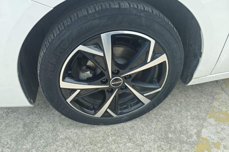 Used Roewe i5 2023 1.5L CVT Luxury Edition Left Front Wheel Hub