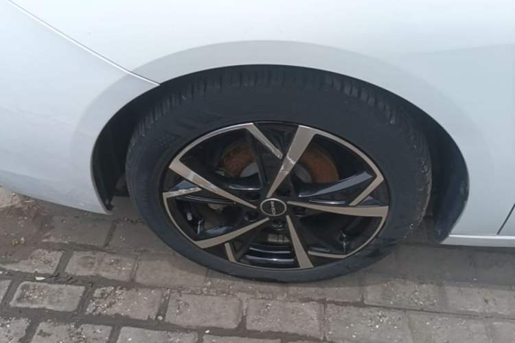 Used Roewe i5 2023 1.5L CVT Luxury Edition Left Front Wheel Hub