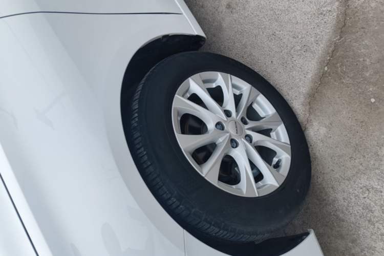 Used Roewe i5 2023 1.5L CVT Luxury Edition Left Front Wheel Hub