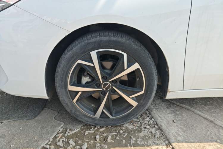 Used Roewe i5 2023 1.5L CVT Luxury Edition Left Front Wheel Hub