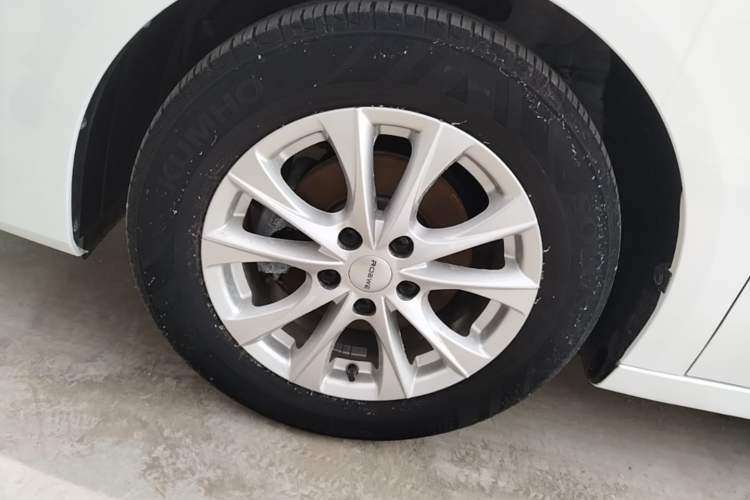 Used Roewe i5 2023 1.5L Manual Excellence Edition Left Front Wheel Hub