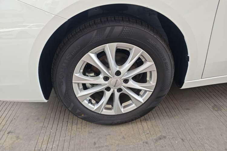 Used Roewe i5 2023 1.5L Manual Comfort Edition Left Front Wheel Hub