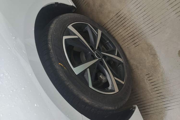 Used Roewe i5 2023 1.5L CVT Luxury Edition Left Front Wheel Hub