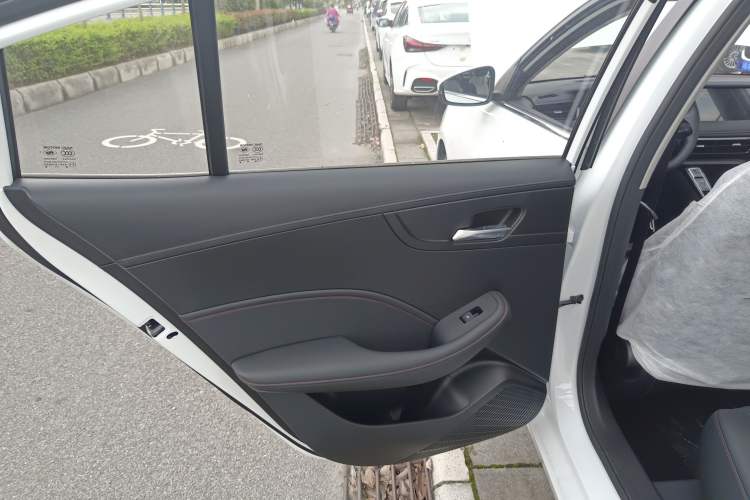 Used Roewe i5 2023 1.5L CVT Luxury Edition Left Rear Door Interior