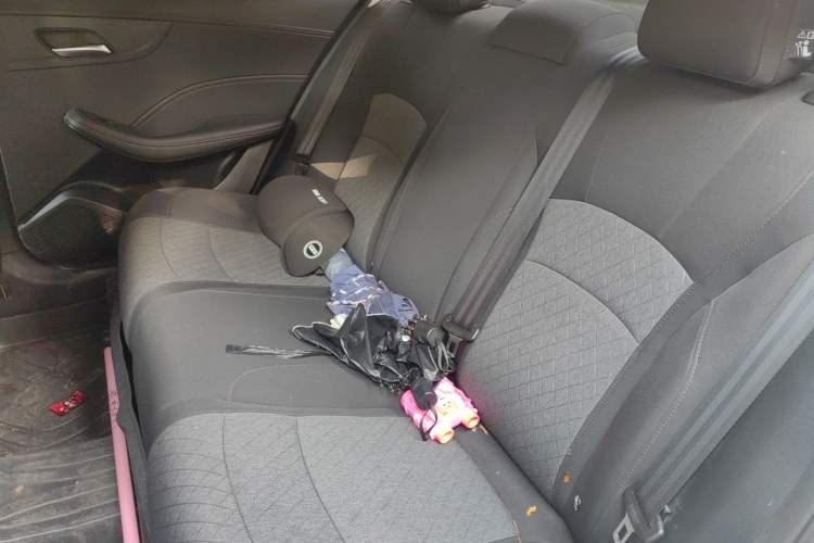 Used Roewe i5 2023 1.5L Manual Comfort Edition Left Rear Seat