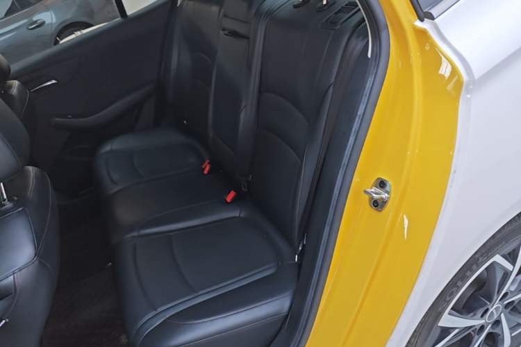 Used Roewe i5 2023 1.5L CVT Flagship Edition Left Rear Seat
