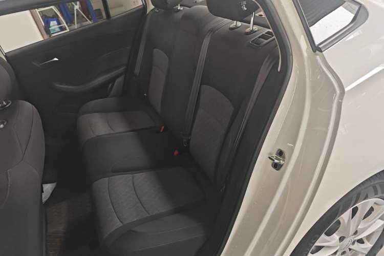 Used Roewe i5 2023 1.5L Manual Comfort Edition Left Rear Seat