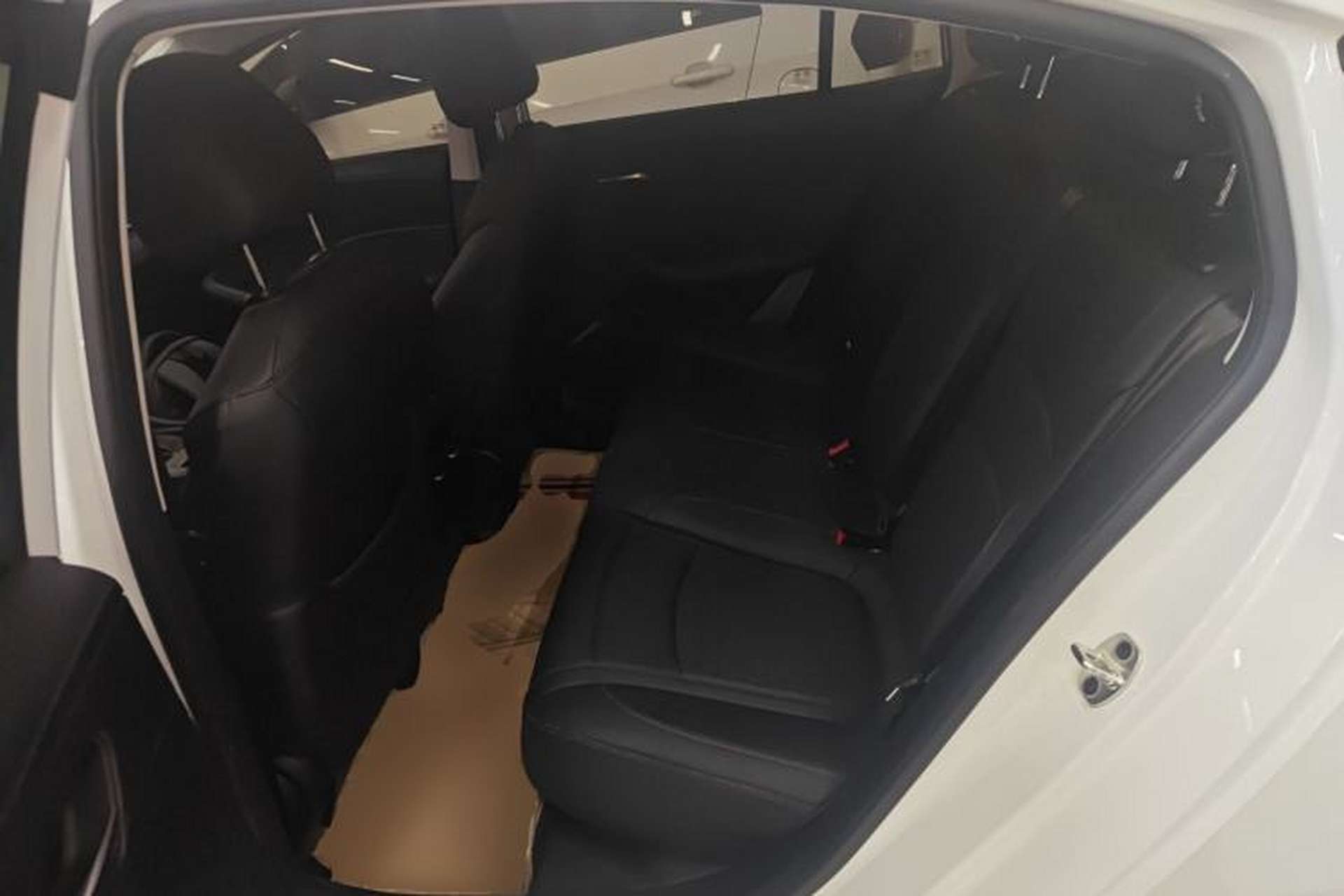 Used Roewe i5 2023 1.5L CVT Luxury Edition Left Rear Seat