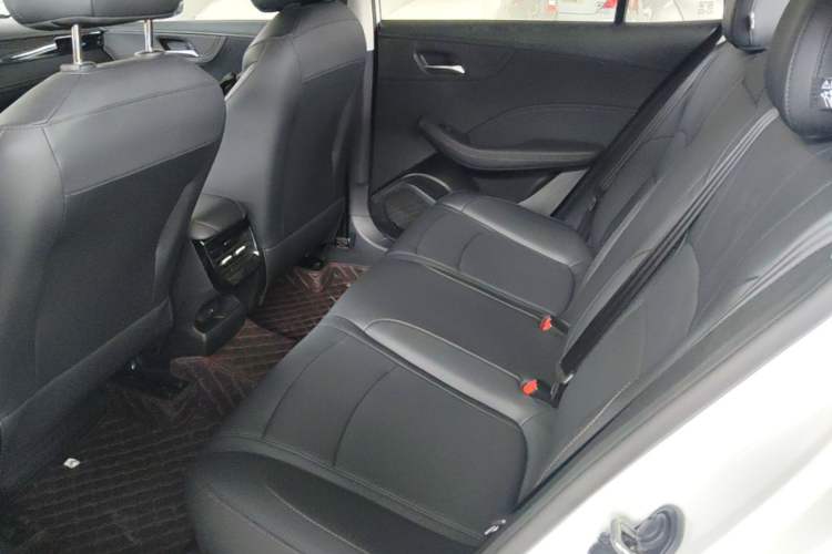 Used Roewe i5 2023 1.5L CVT Luxury Edition Left Rear Seat