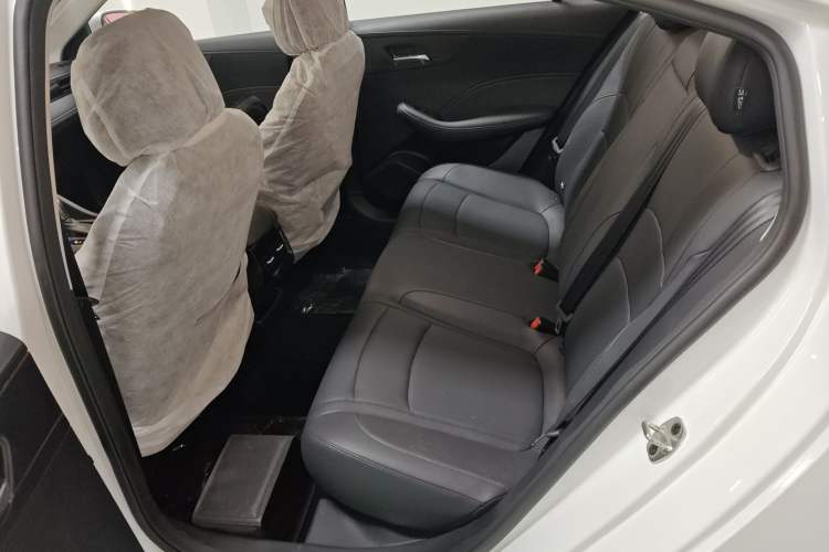 Used Roewe i5 2023 1.5L CVT Luxury Edition Left Rear Seat