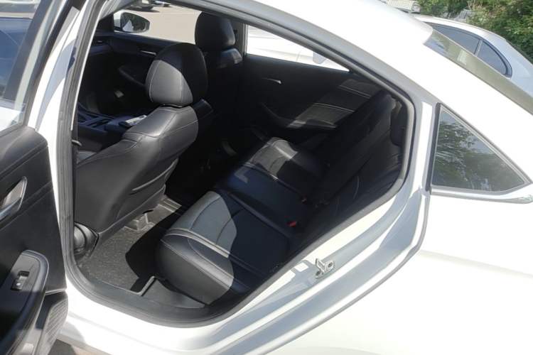 Used Roewe i5 2023 1.5L CVT Luxury Edition Left Rear Seat