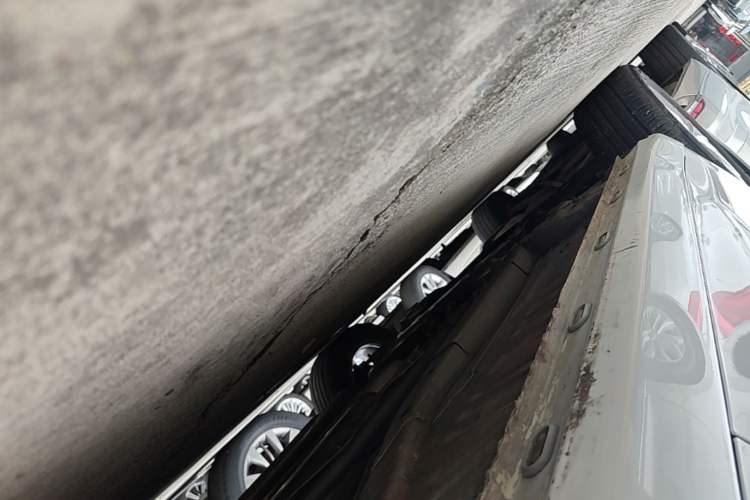 Used Roewe i5 2023 1.5L CVT Luxury Edition Left Side Sill