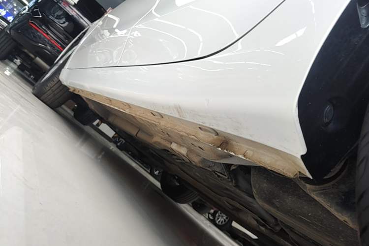 Used Roewe i5 2023 1.5L CVT Luxury Edition Left Side Sill