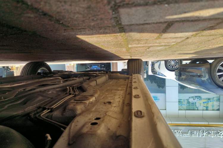 Used Roewe i5 2023 1.5L CVT Luxury Edition Left Side Sill