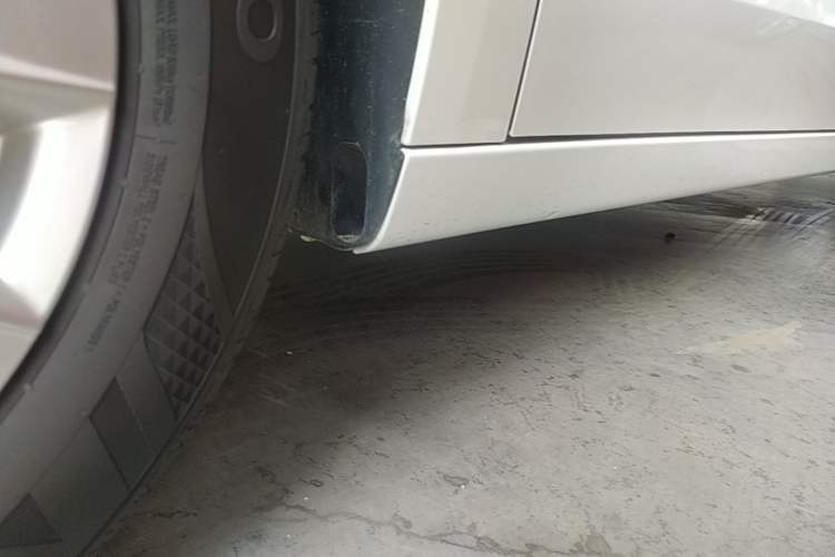 Used Roewe i5 2023 1.5L Manual Comfort Edition Left Side Sill