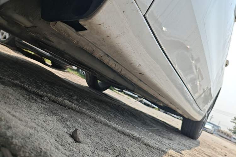 Used Roewe i5 2023 1.5L CVT Luxury Edition Left Side Sill