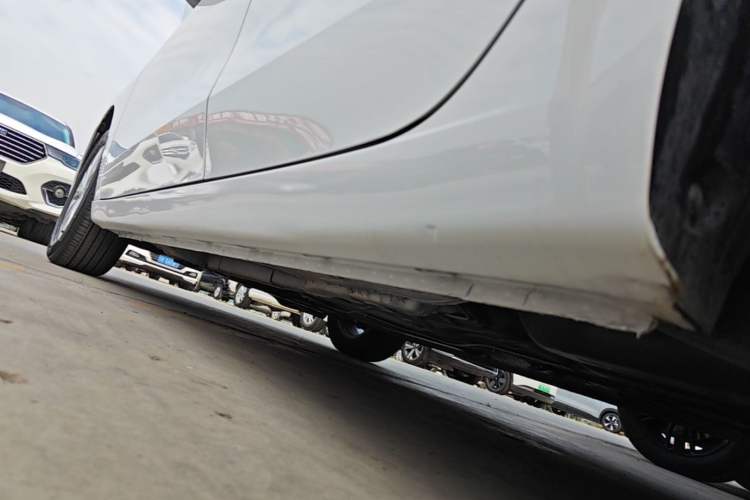 Used Roewe i5 2023 1.5L CVT Luxury Edition Left Side Sill