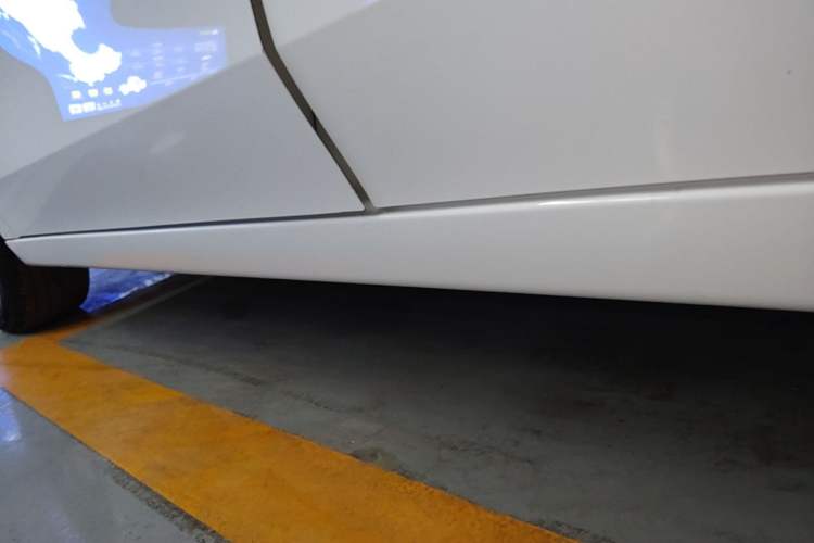 Used Roewe i5 2023 1.5L CVT Luxury Edition Left Side Sill