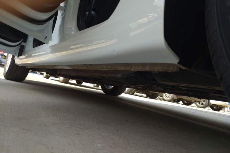 Used Roewe i5 2023 1.5L Manual Comfort Edition Left Side Sill