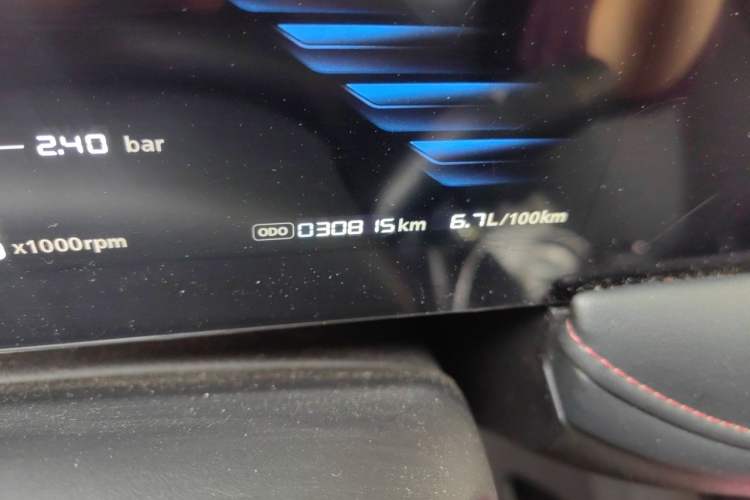 Used Roewe i5 2023 1.5L Manual Comfort Edition Odometer Close Up