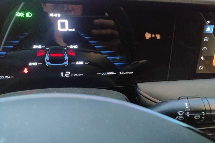 Used Roewe i5 2023 1.5L Manual Comfort Edition Odometer Close Up