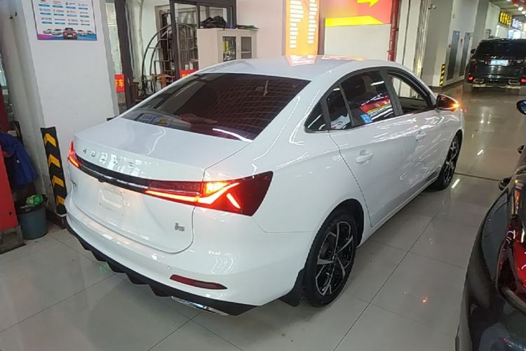 Used Roewe i5 2023 1.5L CVT Luxury Edition Rear Right 45 Deg