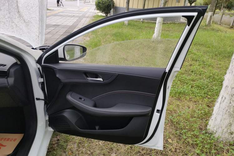 Used Roewe i5 2023 1.5L CVT Luxury Edition Right Front Door Interior