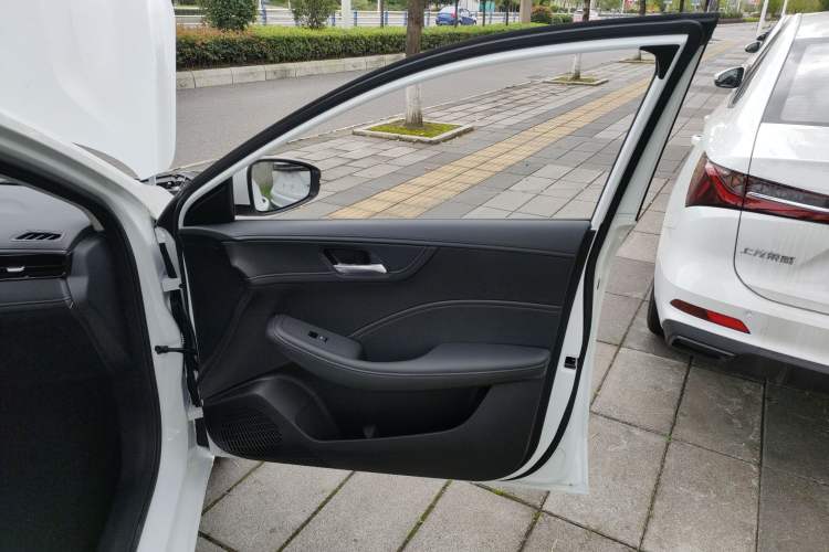 Used Roewe i5 2023 1.5L CVT Luxury Edition Right Front Door Interior