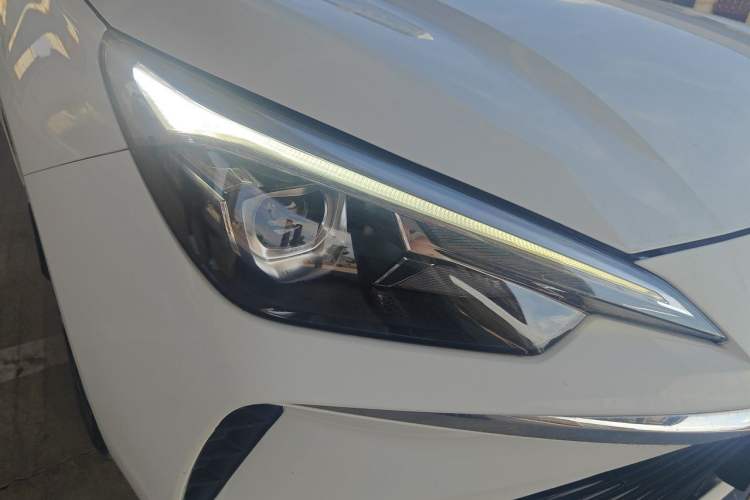 Used Roewe i5 2023 1.5L CVT Luxury Edition Right Front Headlight