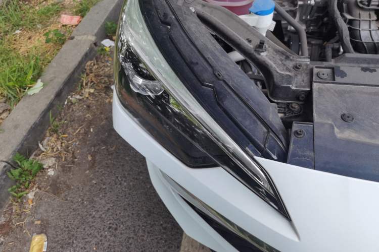 Used Roewe i5 2023 1.5L Manual Comfort Edition Right Front Headlight