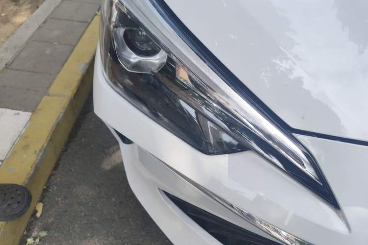 Used Roewe i5 2023 1.5L Manual Comfort Edition Right Front Headlight