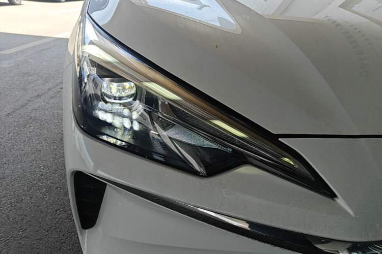 Used Roewe i5 2023 1.5L CVT Luxury Edition Right Front Headlight
