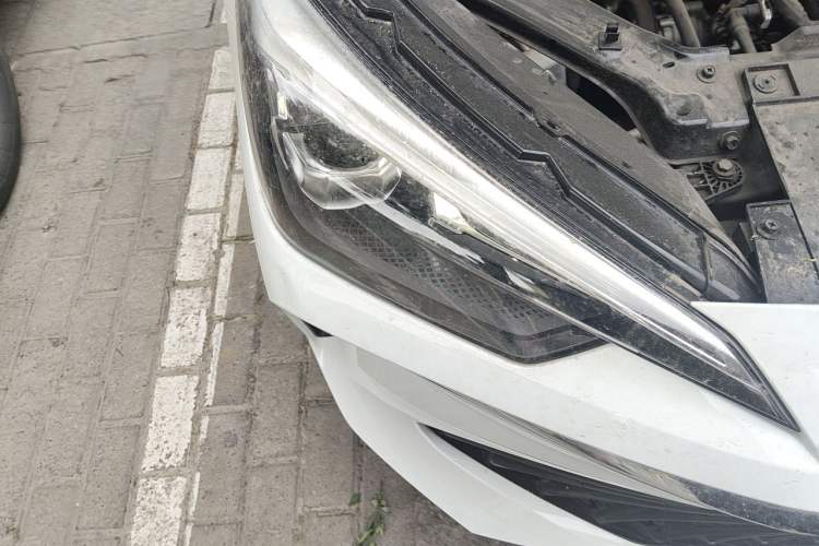 Used Roewe i5 2023 1.5L Manual Comfort Edition Right Front Headlight
