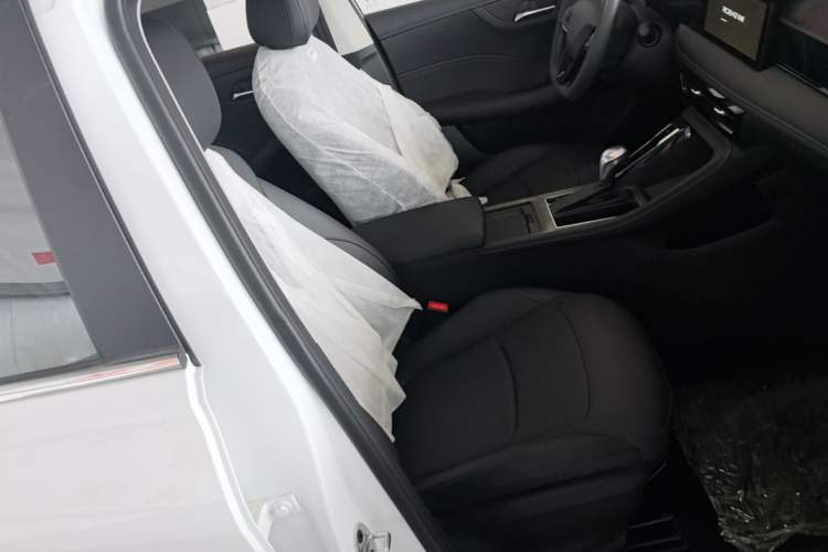 Used Roewe i5 2023 1.5L CVT Luxury Edition Right Front Seat