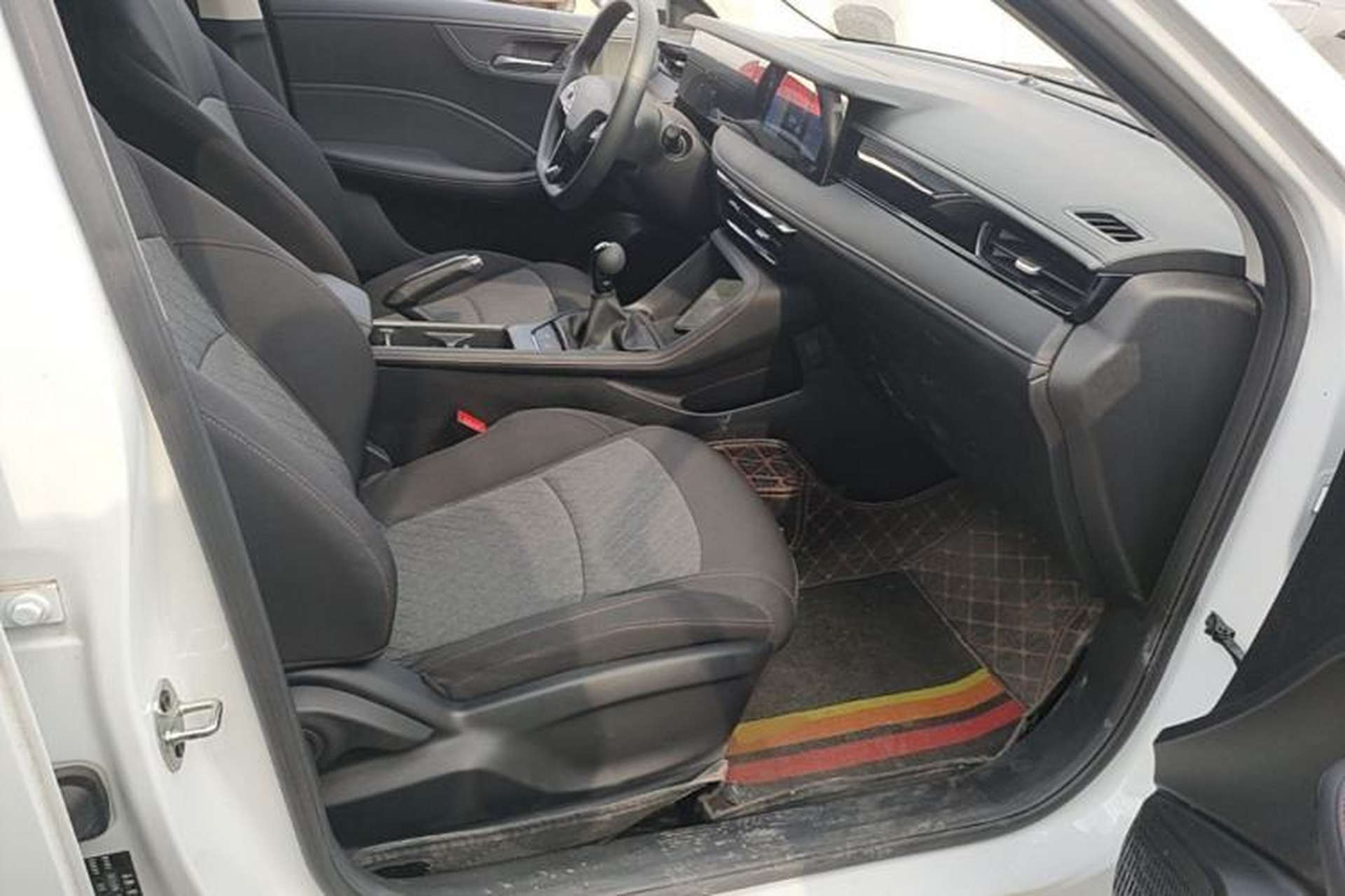 Used Roewe i5 2023 1.5L Manual Comfort Edition Right Front Seat