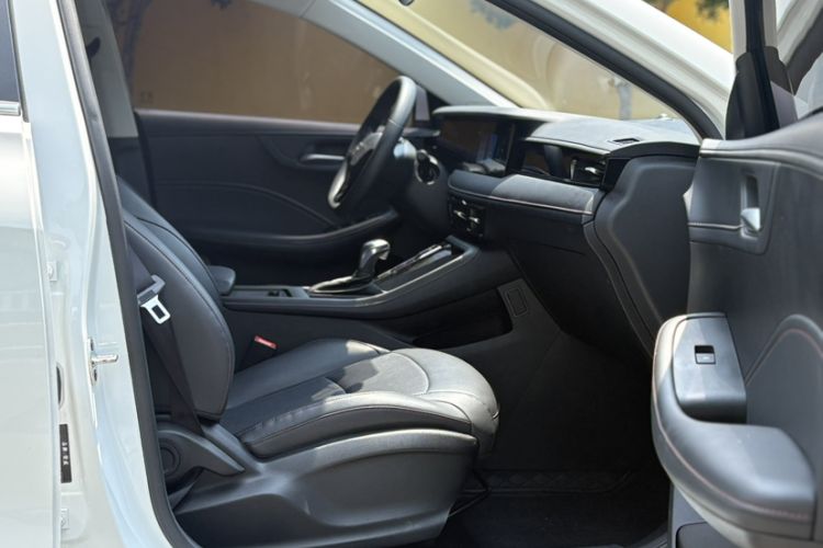 Used Roewe i5 2023 1.5L CVT Luxury Edition Right Front Seat