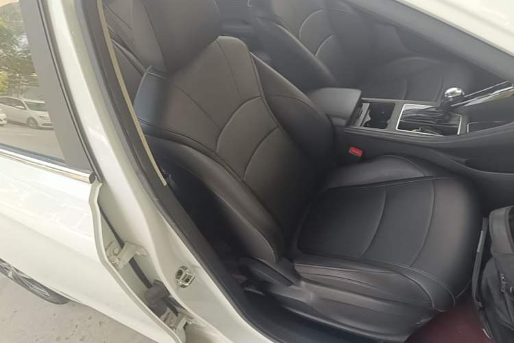 Used Roewe i5 2023 1.5L CVT Luxury Edition Right Front Seat