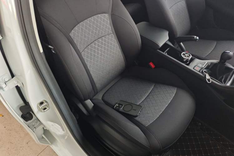 Used Roewe i5 2023 1.5L Manual Comfort Edition Right Front Seat
